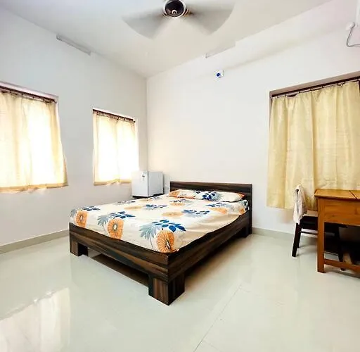 Guruvayur Homestay - 2 Ac Bedrooms, Hall & Veranda