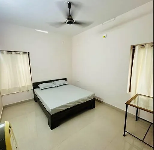 Guruvayur Homestay - 2 Ac Bedrooms, Hall & Veranda